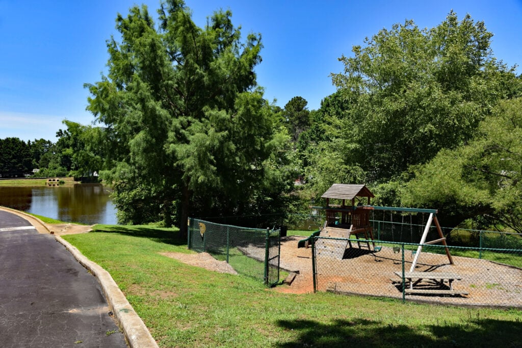Lakeside, Ellenwood — as photographed for acgmhc.com